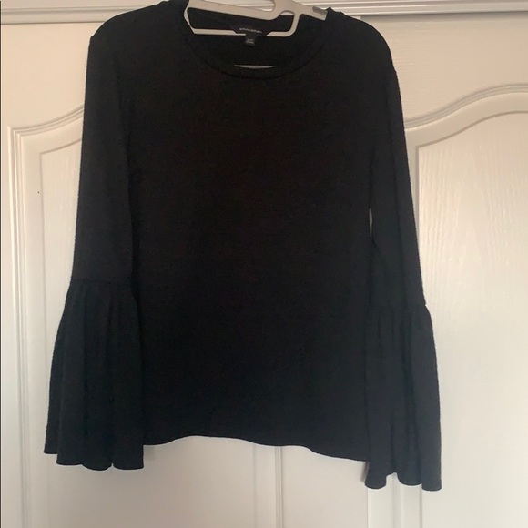 Black top with Bell sleeves - Picture 1 of 1